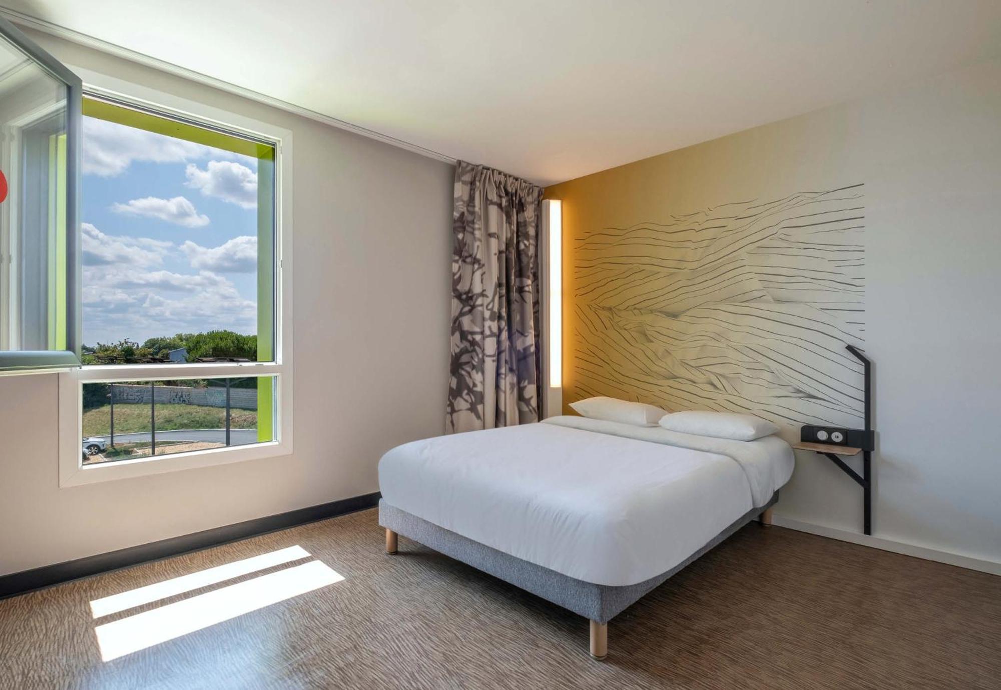 B&B Hotel Saintes Kültér fotó
