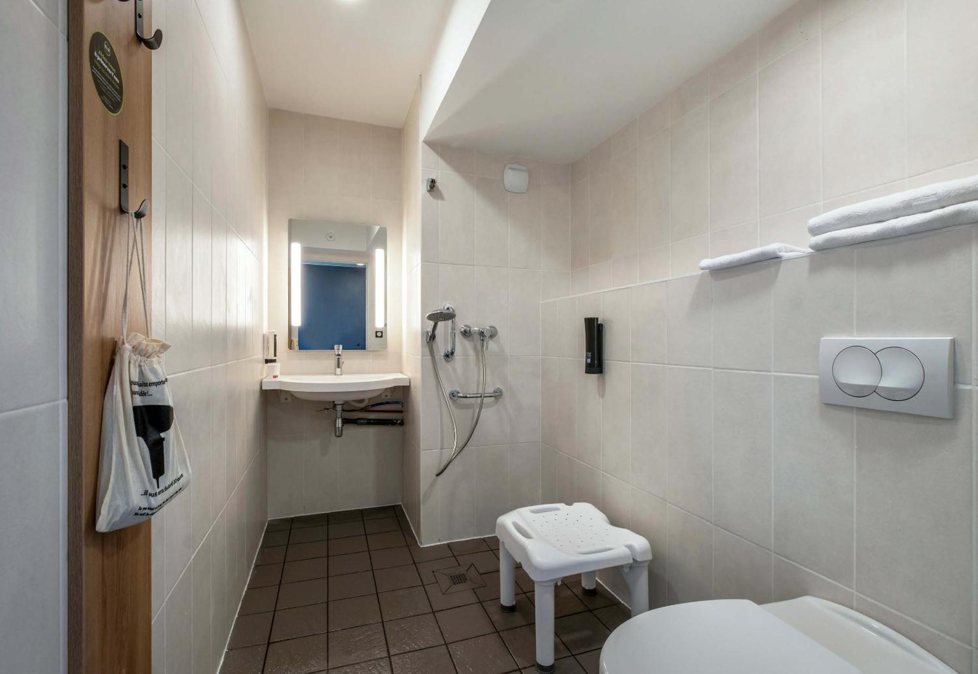 B&B Hotel Saintes Kültér fotó